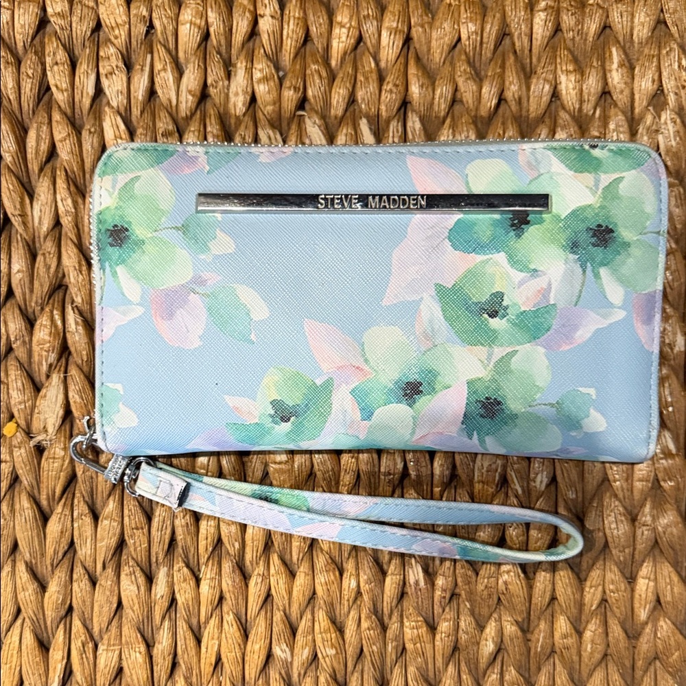 Steve Madden Blue Floral Wristlet